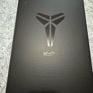**SOLD**Kobe Bryant VI Protro! Sleek Black Athletic Shoes